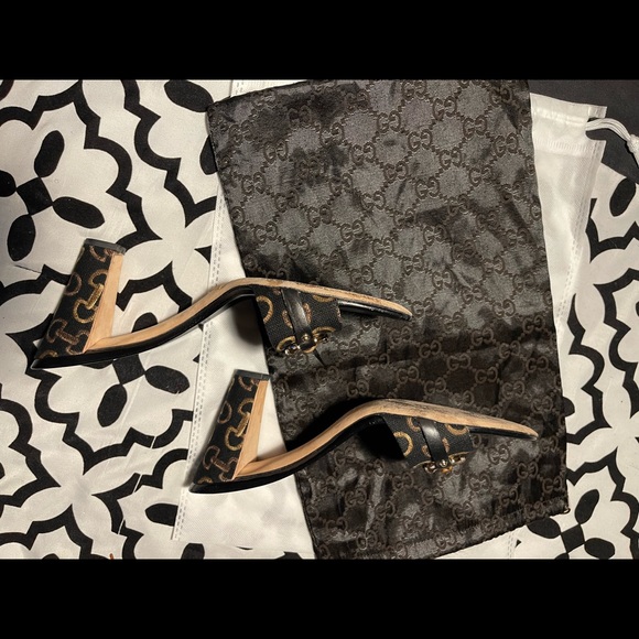 These are stunning AUTHENTIC Gucci Slides that you would love…..!! - Picture 8 of 11